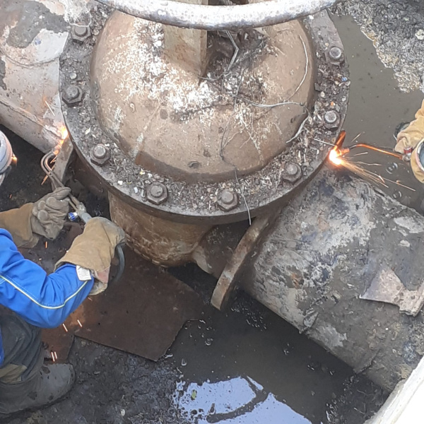 Плановые работы в Ленинском районе: демонтирована старая запорная арматура