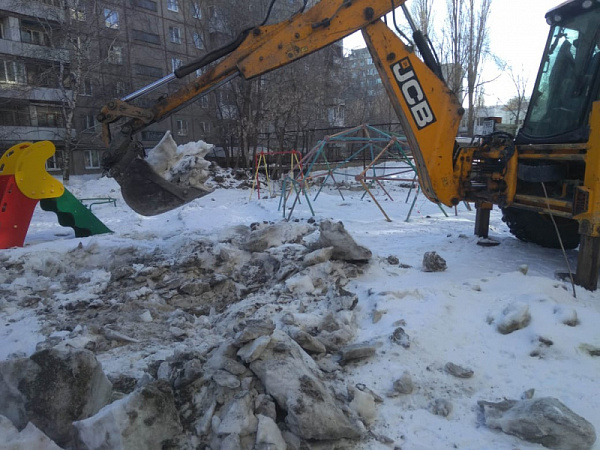 При уборке снега не следует заваливать колодцы