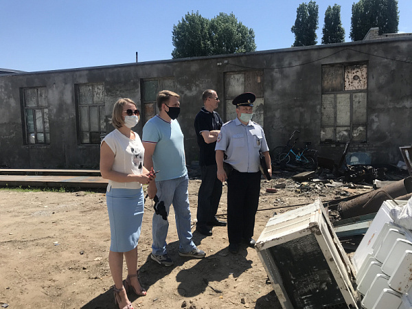 Коммунальщики с полицией искали крышки люков в металлоприемках